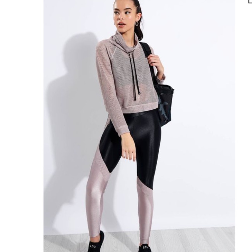 Pump Open Mesh Pullover in Alvorada